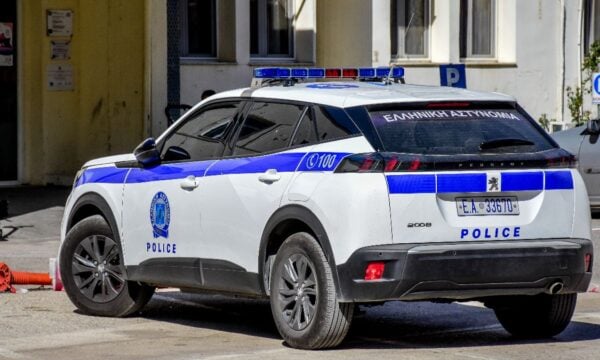 Πάτρα: 55χρονος έκλεψε γυναίκα παριστάνοντας τον αστυνομικό – Κρύφτηκε σε εκκλησία για να αποφύγει τη σύλληψη