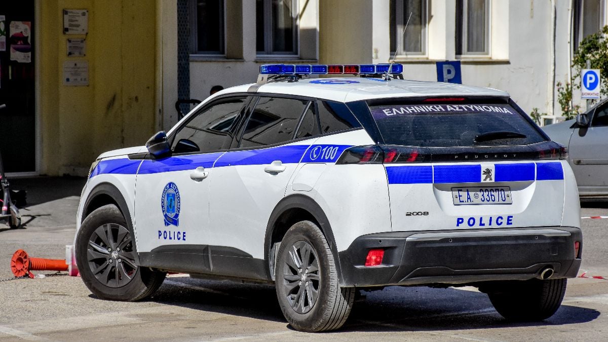 Πάτρα: 55χρονος έκλεψε γυναίκα παριστάνοντας τον αστυνομικό – Κρύφτηκε σε εκκλησία για να αποφύγει τη σύλληψη