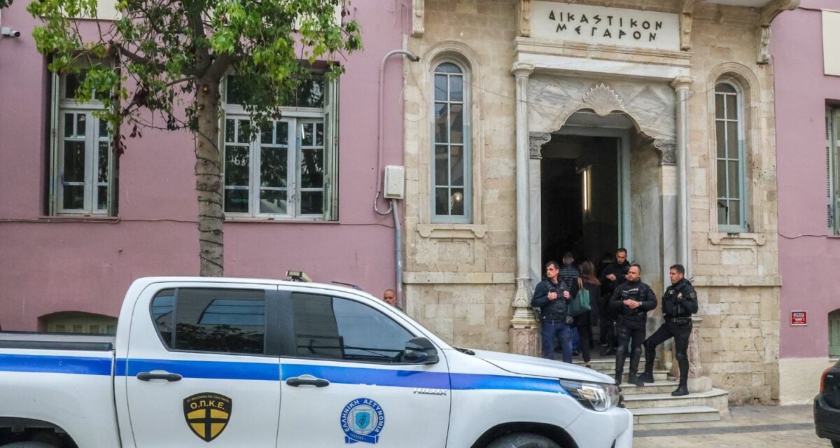 Ηράκλειο: 39χρονος απατεώνας άρπαξε χρήματα και κοσμήματα – Συνελήφθη και η γιαγιά του για λαθραία τσιγάρα