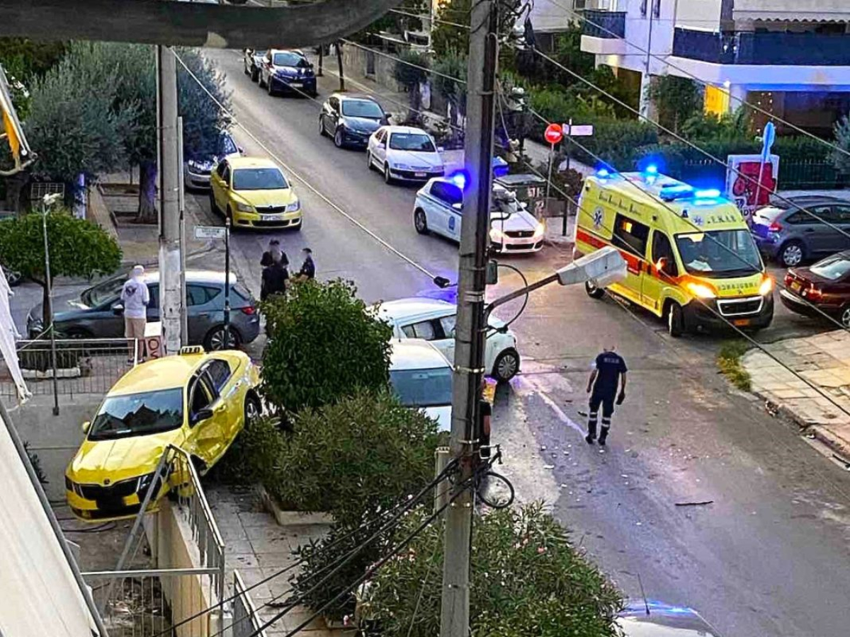 Ταξί μετά από σύγκρουση στην Ηλιούπολη