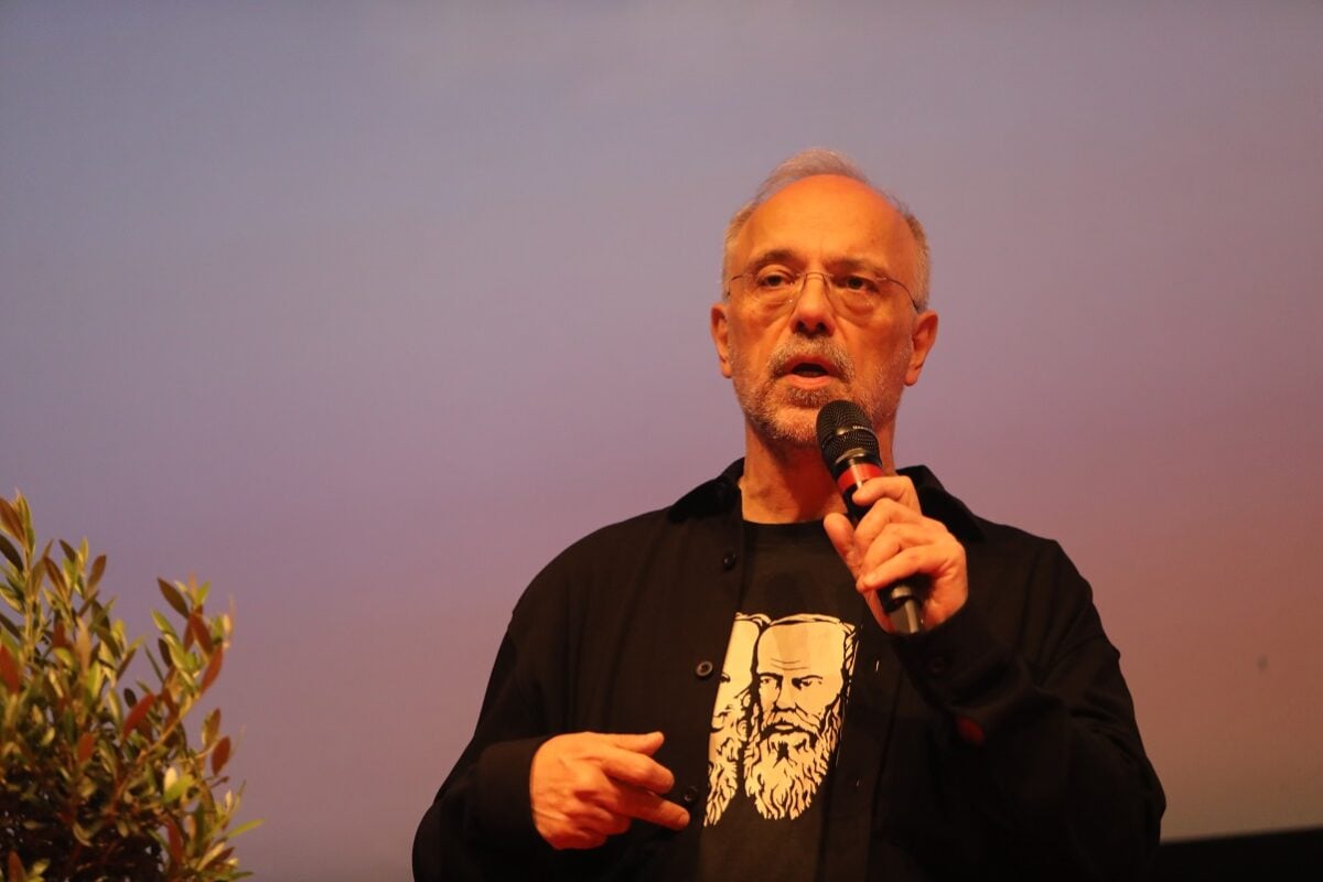 Ο Αυγερινός αναφέρεται στις θρησκευτικές εικόνες στο ιατρείο που πέθανε ο Μαζωνάκης και οι αιχμές για Καρυστιανού: «Ακόμη τρέχω» 1 Ο Αυγερινός αναφέρεται στις θρησκευτικές εικόνες στο ιατρείο που πέθανε ο Μαζωνάκης και οι αιχμές για Καρυστιανού: «Ακόμη τρέχω»