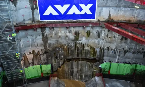 AVAX: Τζίρος 472 εκατ. ευρώ, κέρδη 27,3 εκατ. και ανεκτέλεστο 3 δισ.
