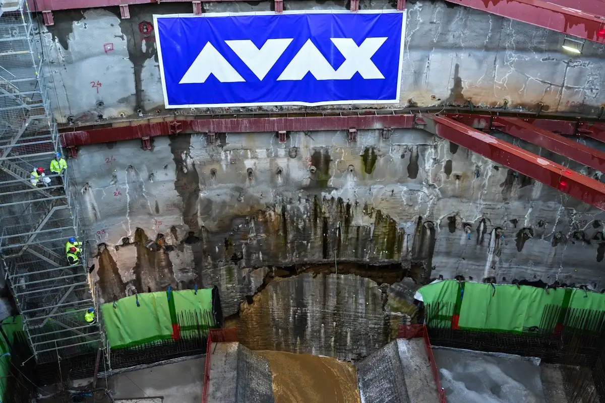 AVAX: Τζίρος 472 εκατ. ευρώ, κέρδη 27,3 εκατ. και ανεκτέλεστο 3 δισ.