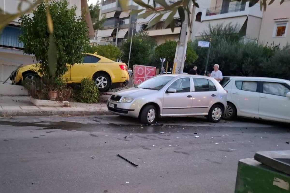 Ταξί μετά από σύγκρουση στην Ηλιούπολη