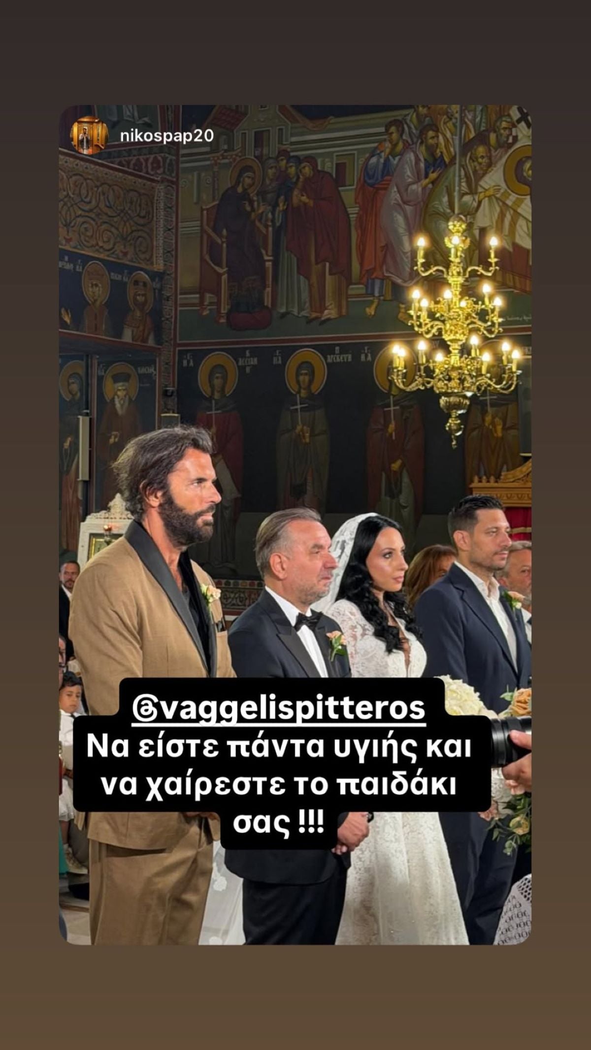 Γάμος υπερπαραγωγή για γνωστό επιχειρηματία της showbiz – Οι επώνυμοι καλεσμένοι και οι κουμπάροι σε φωτογραφίες και βίντεο 20 Βαγγέλης Πιττερός, Βίκυ Πάντου