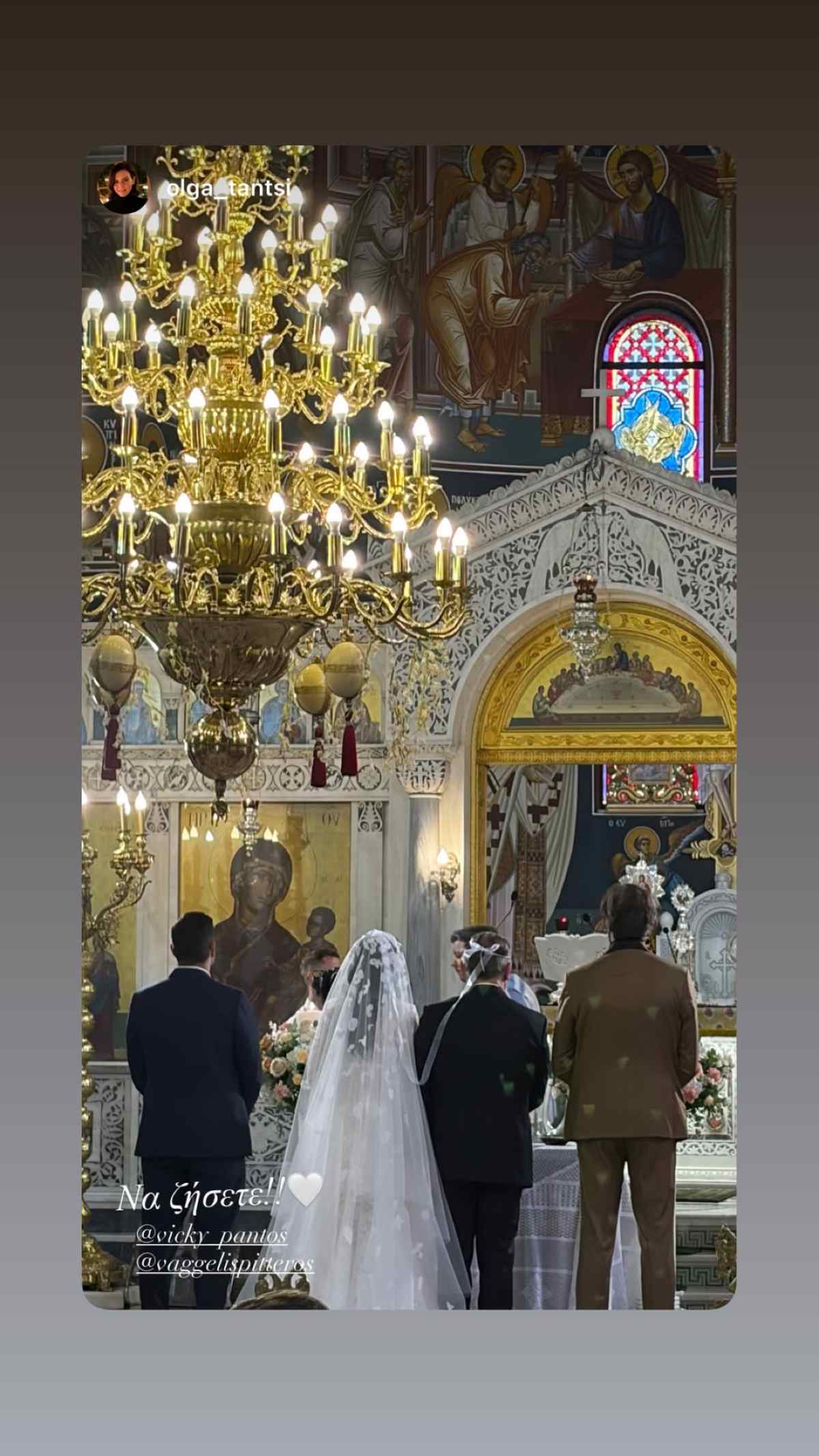 Γάμος υπερπαραγωγή για γνωστό επιχειρηματία της showbiz – Οι επώνυμοι καλεσμένοι και οι κουμπάροι σε φωτογραφίες και βίντεο 23 Βαγγέλης Πιττερός, Βίκυ Πάντου