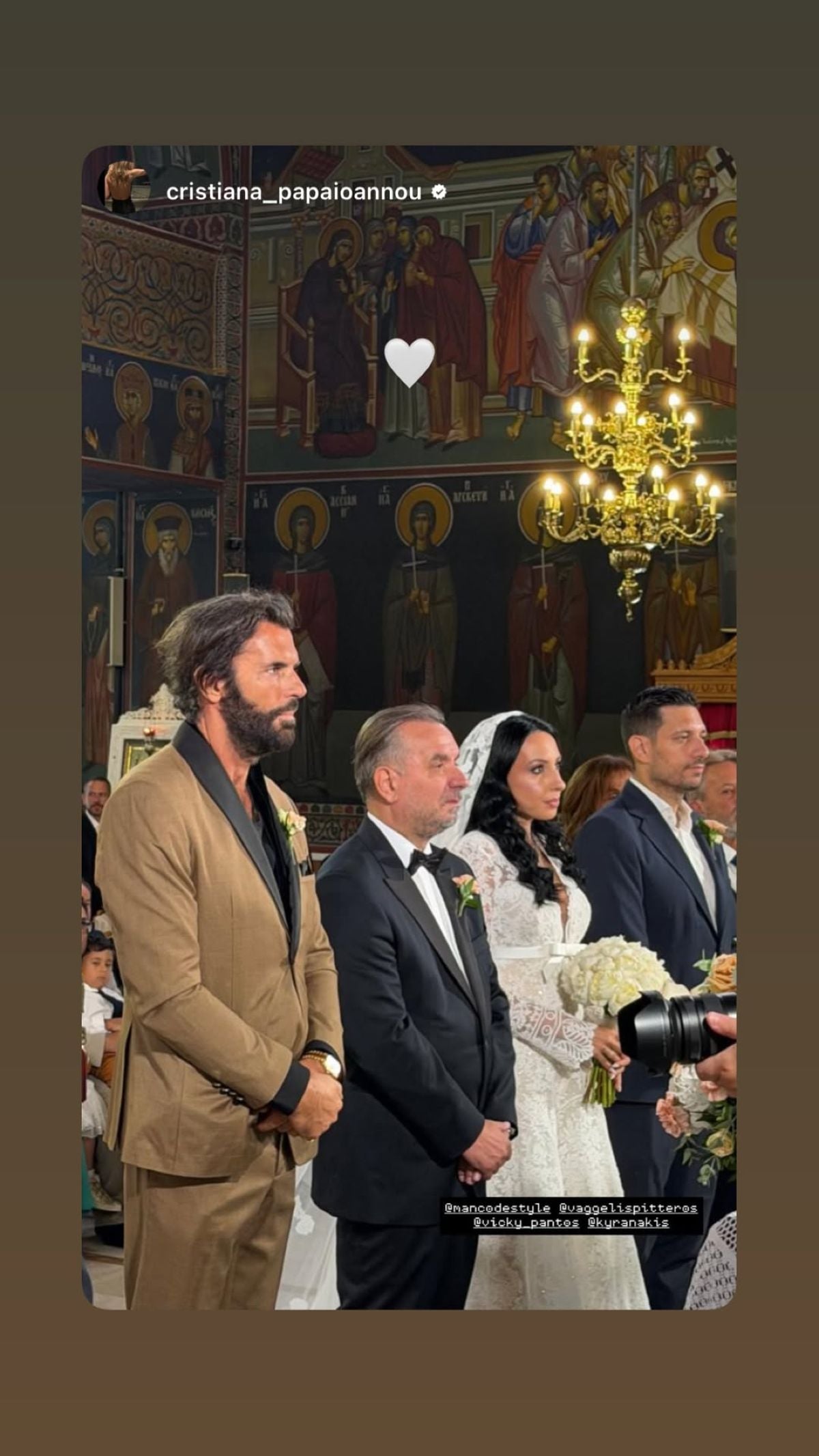 Γάμος υπερπαραγωγή για γνωστό επιχειρηματία της showbiz – Οι επώνυμοι καλεσμένοι και οι κουμπάροι σε φωτογραφίες και βίντεο 24 Βαγγέλης Πιττερός, Βίκυ Πάντου