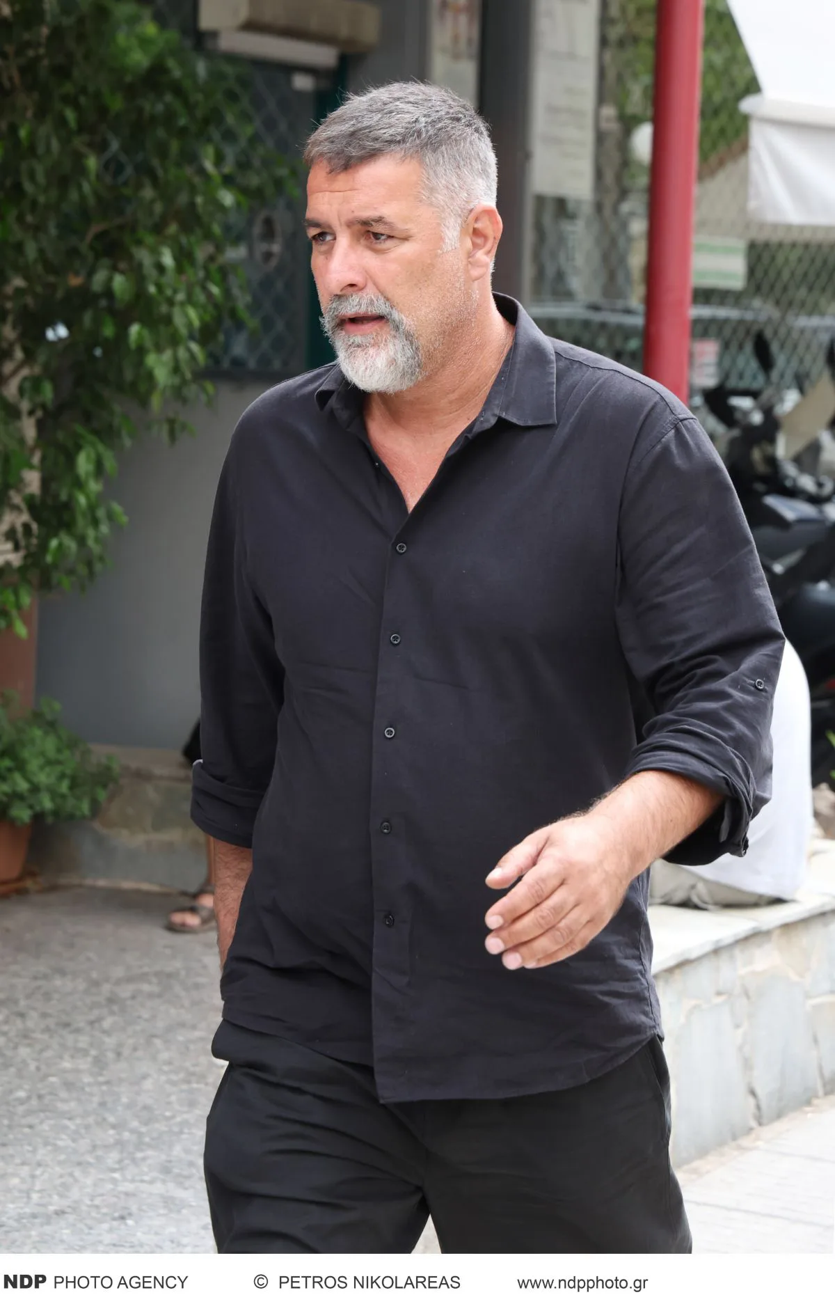 Γιώργος Μαζωνάκης: Απουσίες από την κηδεία του – Τα μεγάλα ονόματα που δεν εμφανίστηκαν 8 Βασίλης Μπισμπίκης