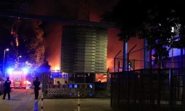 Βερολίνο: Φωτιά σε υποσταθμό ρεύματος – Έρευνες για απόπειρα δολιοφθοράς στο ενεργειακό δίκτυο