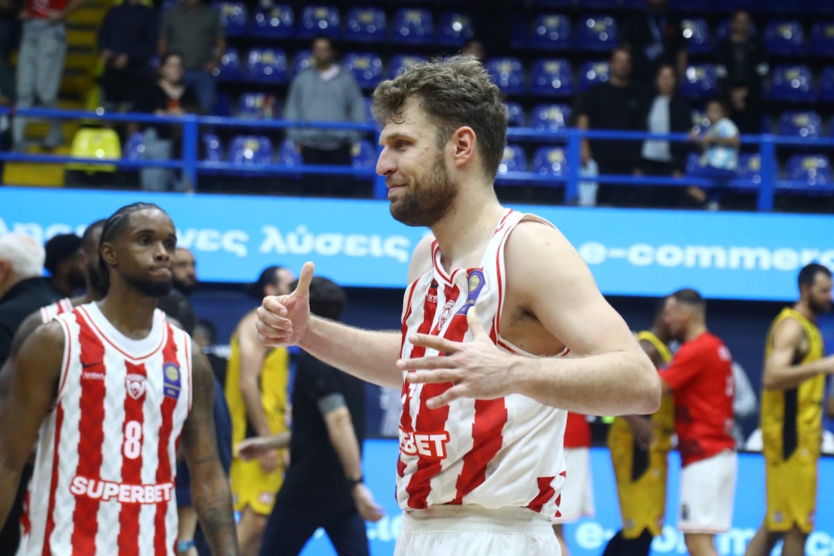 Βεζένκοφ μετά την πρόκριση του Ολυμπιακού επί της ΑΕΚ: «Πρέπει να βελτιωθούμε άμεσα γιατί αύριο κρίνεται ο πρώτος τίτλος της χρονιάς»