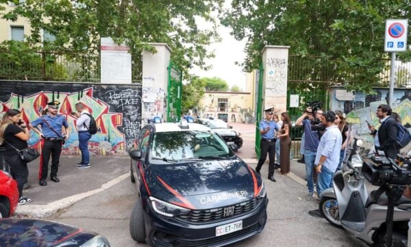 Ιταλία: Μαθητής μαχαίρωσε καθηγήτρια – Βίντεο από την προετοιμασία στις τουαλέτες
