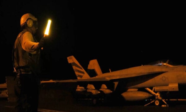 CENTCOM: Αμερικανικά πλήγματα κατά στόχων των Φρουρών της Επανάστασης