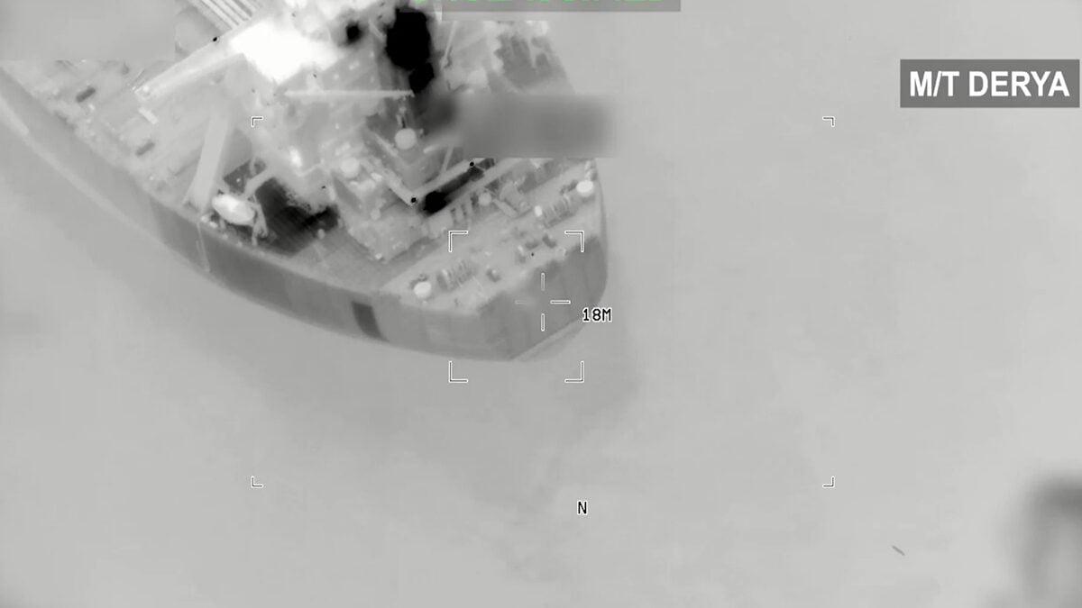 CENTCOM: Καταστράφηκαν πέντε ιρανικά δεξαμενόπλοια μετά τις επιθέσεις σε αμερικανικό πολεμικό πλοίο 1 CENTCOM: Καταστράφηκαν πέντε ιρανικά δεξαμενόπλοια μετά τις επιθέσεις σε αμερικανικό πολεμικό πλοίο