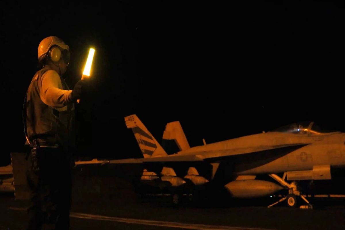 CENTCOM: Αμερικανικά πλήγματα κατά στόχων των Φρουρών της Επανάστασης