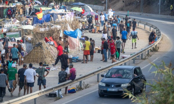 Μαροκινός μετανάστης κρύφτηκε κάτω από το πούλμαν στη Βαγιαδολίδ για να βρεθεί στην Ιβηρική Χερσόνησο