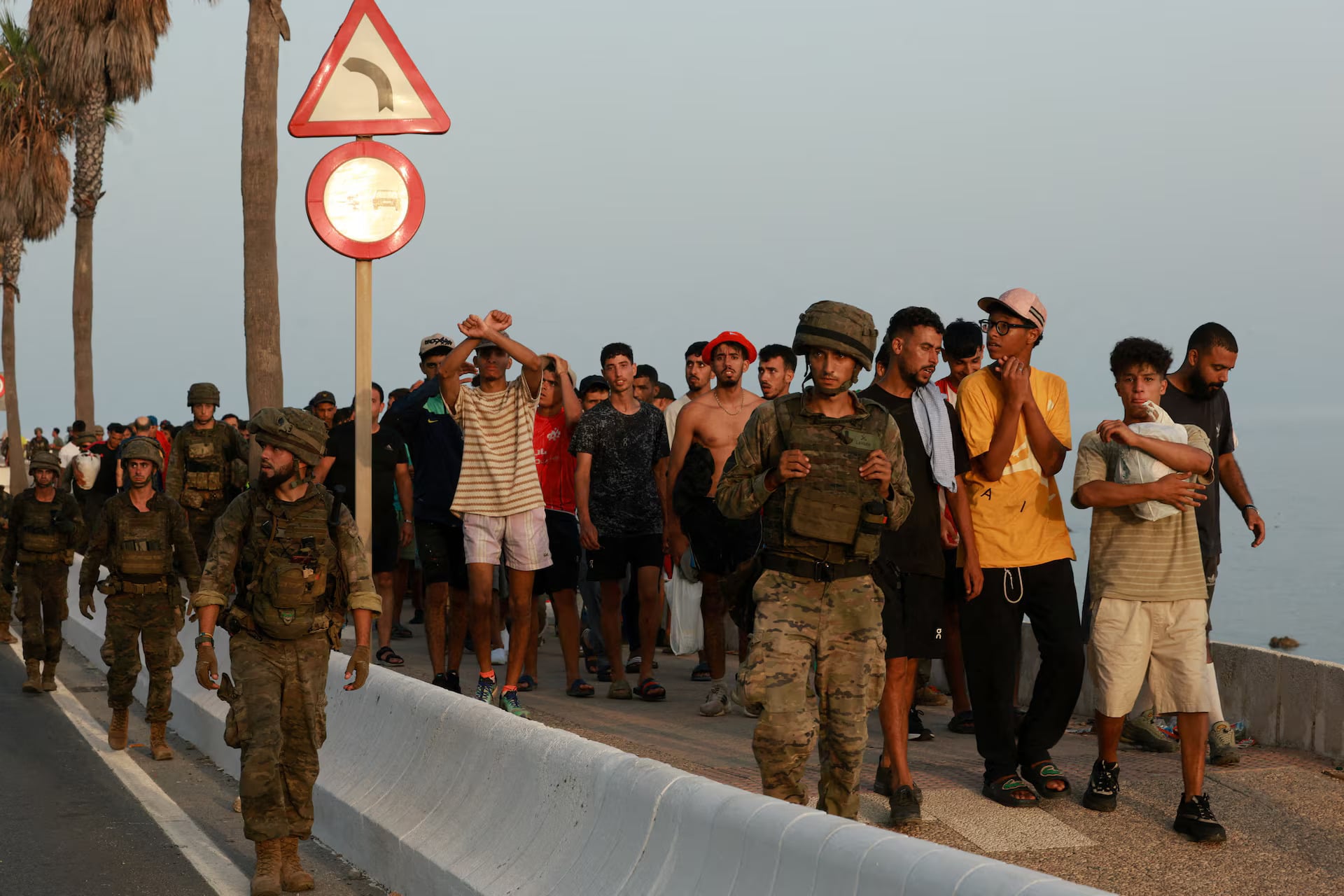 Θέουτα: Αυξάνεται η εγκληματικότητα καθώς οι μετανάστες είναι στους δρόμους – «Θέμα χρόνου μια τραγωδία» 10 Θέουτα: Αυξάνεται η εγκληματικότητα καθώς οι μετανάστες είναι στους δρόμους – «Θέμα χρόνου μια τραγωδία»