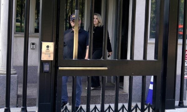 ΗΠΑ: CNN, MS NOW και Politico προσφεύγουν στη δικαιοσύνη για αποκλεισμό από τον Λευκό Οίκο – «Απειλεί την ελευθερία του Τύπου»