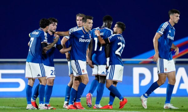 Champions League: Μπάγερν Μονάχου – Μπόντο Γκλιμτ 5-0, Σλάβια Πράγας – Λανς 2-3, Κόμο – Λειψία 4-1, Μάντσεστερ Γιουνάιτεντ – Σαμπάχ 4-0