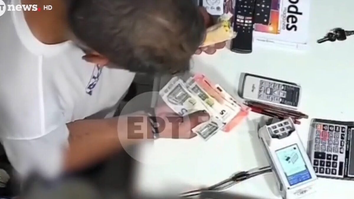 Ρόδος: Διαρρήκτης έκανε διάρρηξη για κλάματα – πήρε το σάντουιτς και ξέχασε τα χρήματα 1 Ρόδος: Διαρρήκτης έκανε διάρρηξη για κλάματα – πήρε το σάντουιτς και ξέχασε τα χρήματα