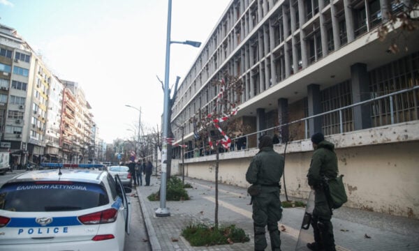 Θεσσαλονίκη: Ποινική δίωξη σε δύο ανήλικους για τον ξυλοδαρμό 17χρονου συμμαθητή τους έξω από σχολείο