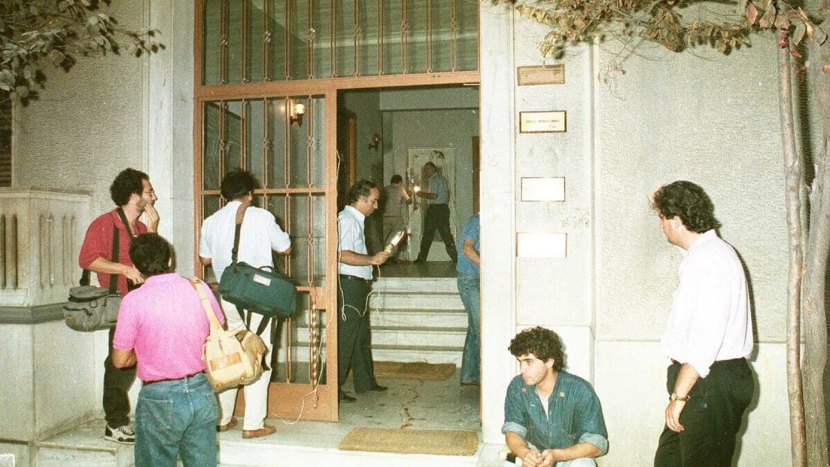 Παύλος Μπακογιάννης: 37 χρόνια από την εν ψυχρώ εκτέλεσή του από τη «17 Νοέμβρη» στο Κολωνάκι 1 Παύλος Μπακογιάννης: 37 χρόνια από την εν ψυχρώ εκτέλεσή του από τη «17 Νοέμβρη» στο Κολωνάκι