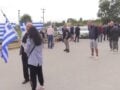 Ηλίας Κασιδιάρης: Υποστηρικτές έξω από τις φυλακές Δομοκού άπλωσαν ελληνικές σημαίες περιμένοντας τον «πολιτικό ηγέτη» τους