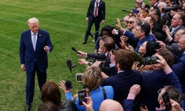 ΗΠΑ: CBS, NBC, ABC και Fox σταματούν να καλύπτουν δημοσιογραφικά τον Τραμπ – Ένδειξη συμπαράστασης σε CNN, MS NOW και Politico