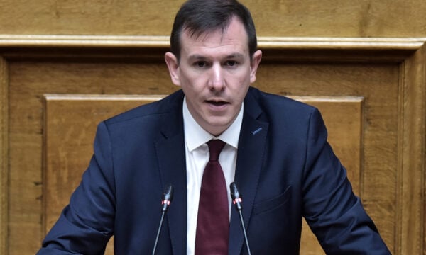Δουδωνής για αποφυλάκιση Κασιδιάρη: Η Δημοκρατία δεν εκδικείται αλλά δεν ξεχνά – Τι είπε για το βαθμολόγιο στο Δημόσιο