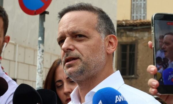 Χάρης Δούκας: Η έκρηξη στην Πλάκα ενδέχεται να προκλήθηκε από εκτεταμένη διαρροή αερίου
