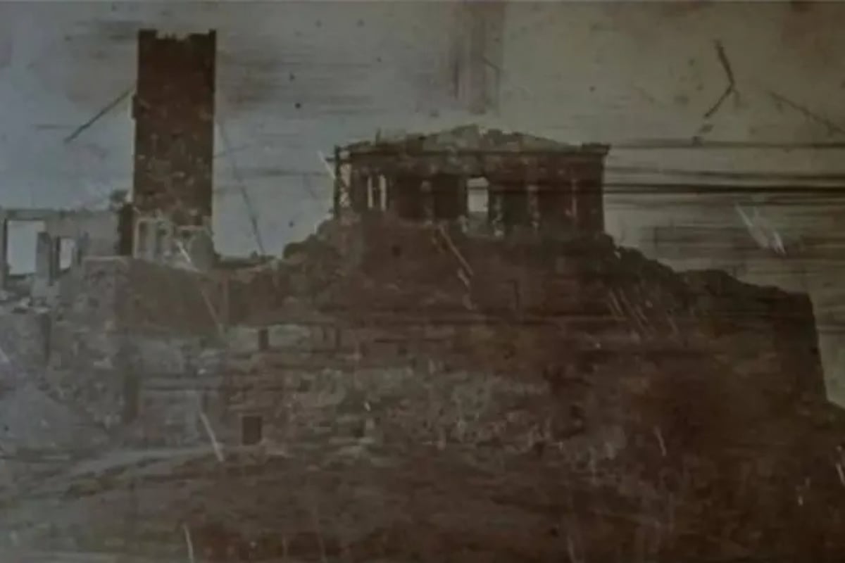Αρχαιότερη φωτογραφία της Ακρόπολης: Πώς έμοιαζε η Αθήνα 7 Αυτή είναι η παλαιότερη φωτογραφία της Ακρόπολης ‑ Δείτε πώς έμοιαζε η Αθήνα τότε