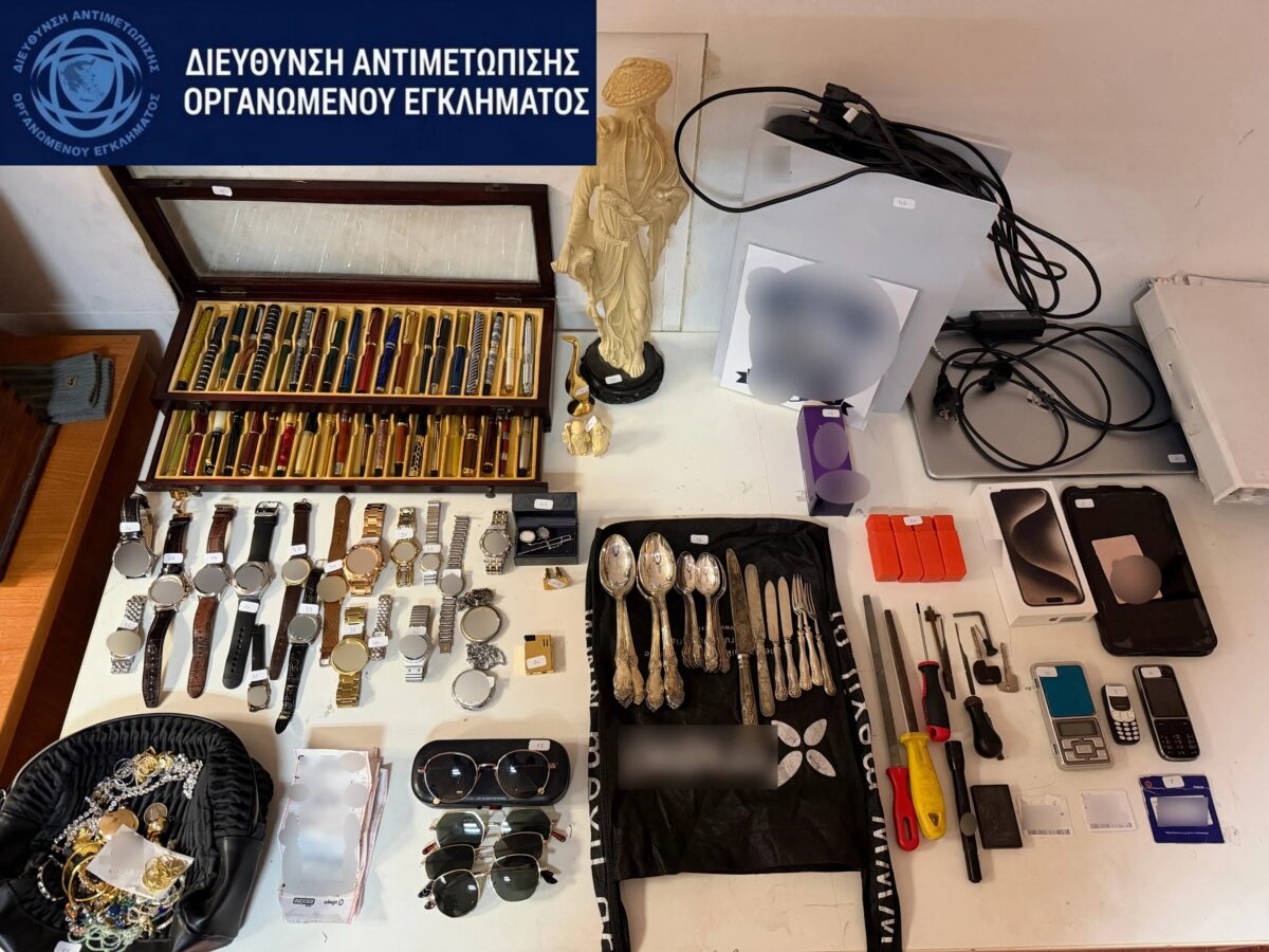 Βίντεο απ’ την εγκληματική οργάνωση που έκανε διαρρήξεις στην Αττική – Σημάδευσαν τις πόρτες με κόλλα