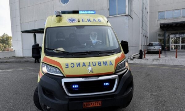 Πύργος: Πρώην σύντροφος 36χρονης επιτέθηκε με ρόπαλα σε εκείνη και τον πατέρα της – Αναζητούνται δύο 26χρονοι