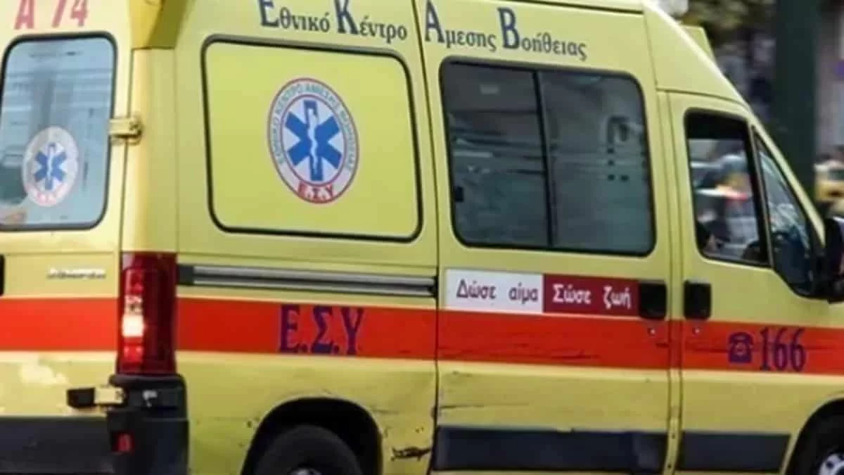 Γιώργος Μαζωνάκης: Η πορεία του ασθενοφόρου προς την κλινική στο Κολωνάκι (Βίντεο)