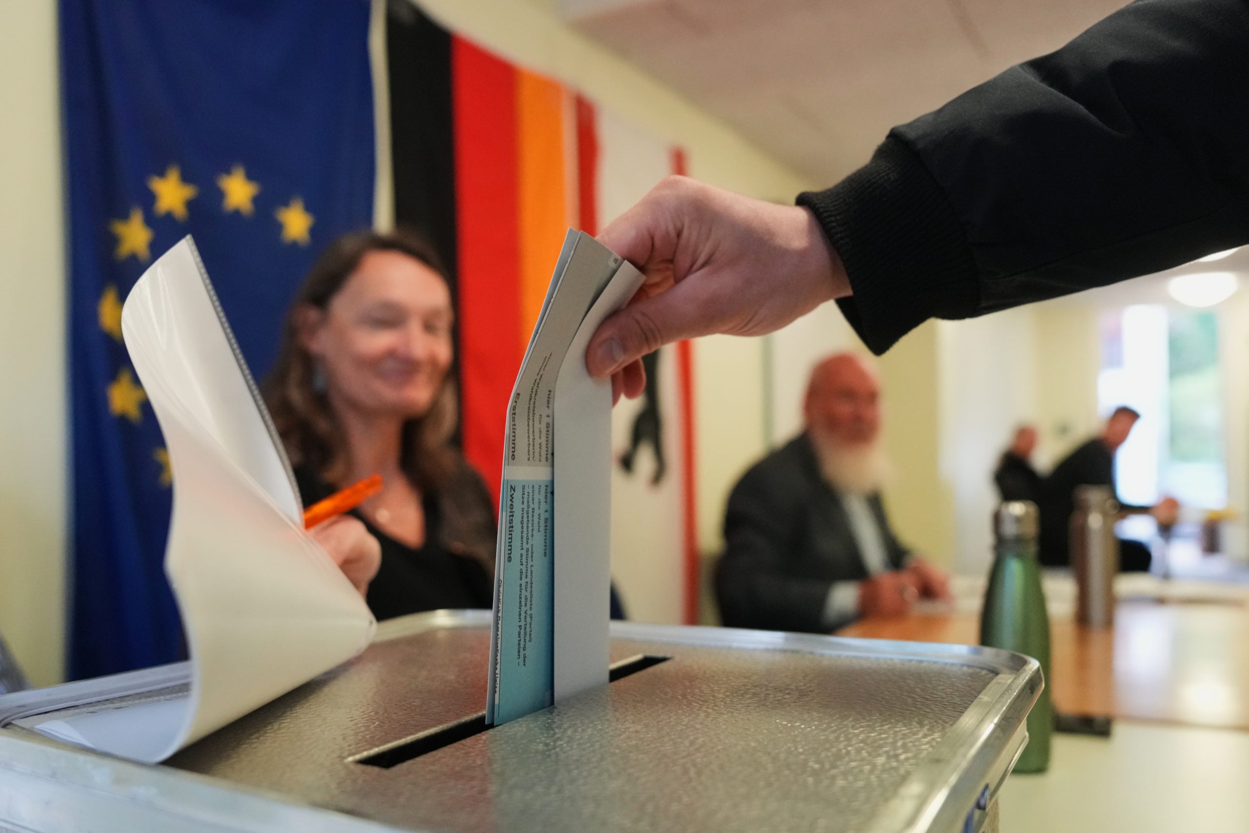 Διπλές κάλπες στη Γερμανία: Πρώτη η AfD στο Μεκλεμβούργο, επικρατεί η Αριστερά στο Βερολίνο