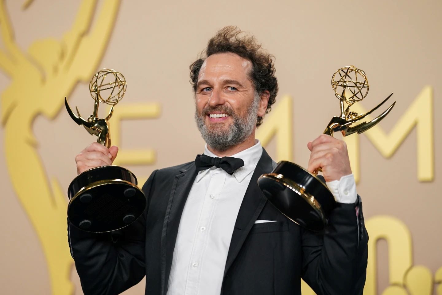 Emmy 2026: Ιστορικό ρεκόρ για το «Widow’s Bay» με 14 βραβεία, θρίαμβος για τον Μάθιου Ρις – Αναλυτικά η λίστα των νικητών 11 Emmy 2026: Ιστορικό ρεκόρ για το «Widow’s Bay» με 14 βραβεία, θρίαμβος για τον Μάθιου Ρις – Αναλυτικά η λίστα των νικητών