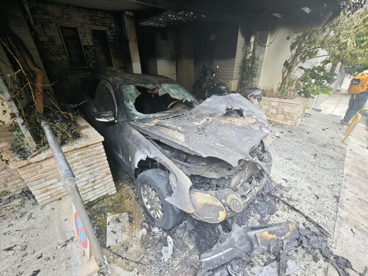 Εμπρηστική επίθεση στου Ζωγράφου σε πιλοτή πολυκατοικίας αντιδημάρχου: Κάηκε το αυτοκίνητό του 11 Εμπρηστική επίθεση στου Ζωγράφου σε πιλοτή πολυκατοικίας αντιδημάρχου: Κάηκε το αυτοκίνητό του