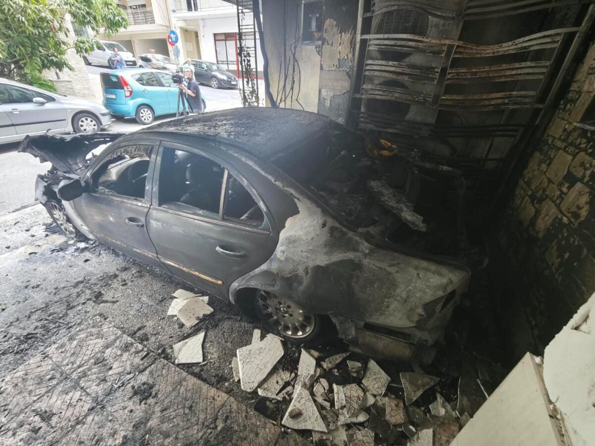 Εμπρηστική επίθεση στου Ζωγράφου σε πιλοτή πολυκατοικίας αντιδημάρχου: Κάηκε το αυτοκίνητό του 9 Εμπρηστική επίθεση στου Ζωγράφου σε πιλοτή πολυκατοικίας αντιδημάρχου: Κάηκε το αυτοκίνητό του