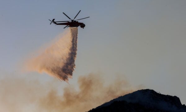 Φωτιά στη Δράμα: Δύο εστίες σε δασική έκταση στην Υψηλή Ράχη, σηκώθηκαν 5 εναέρια μέσα