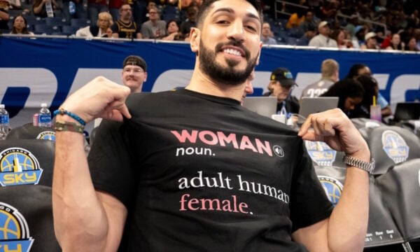 Ο Ενές Καντέρ έκανε μήνυση σε ομάδα του WNBA: «Mόνο βιολογία, θα συνεχίσω να υπερασπίζομαι τις γυναίκες»