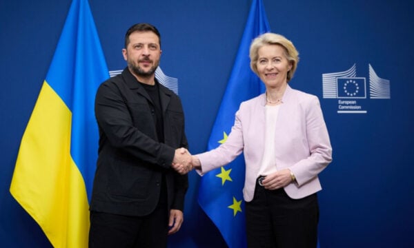 ΕΕ: 3,3 δισ. ευρώ για πυραύλους και drones στην Ουκρανία – Δεν αναφέρθηκε η εκταμίευση από τον Ζελένσκι