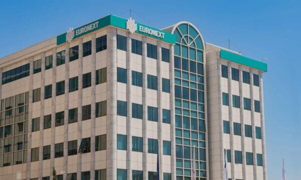 Οι 9 ελληνικές μετοχές που θα ενταχθούν στον Stoxx Europe 600: «μαγνήτης» για νέους επενδυτές – Εισροές 1,1 δισ. δολ. βλέπει η JP Morgan