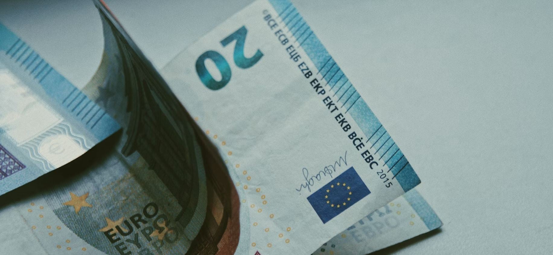 Σε εξέλιξη η ψηφοφορία για το νέο ευρώ – Μέχρι πότε μπορούν να ψηφίσουν οι πολίτες της ευρωζώνης