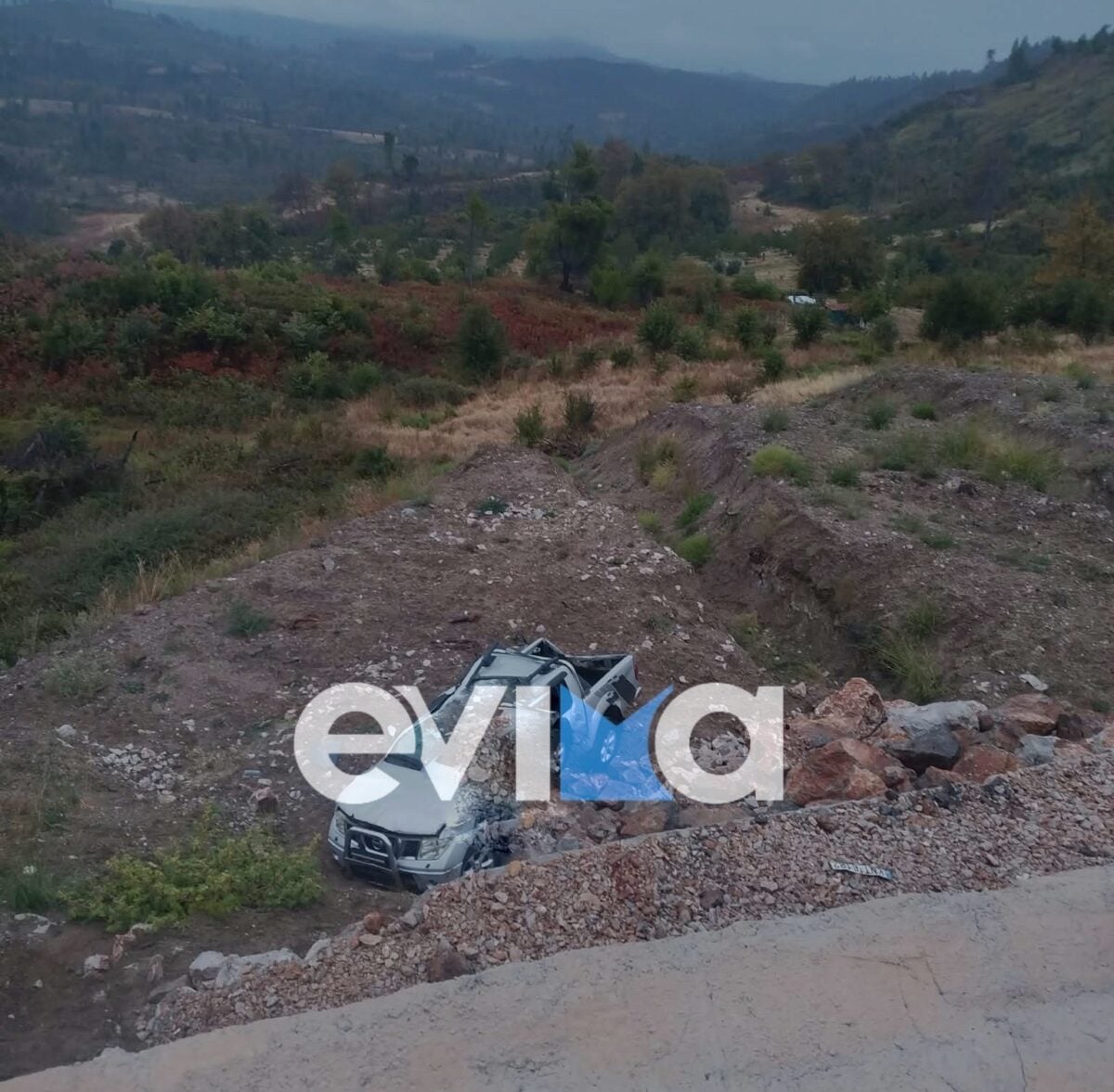 Εύβοια: Οδηγός απεγκλωβίστηκε από αγροτικό που έπεσε σε γκρεμό 15 μέτρων 11 Εύβοια: Οδηγός απεγκλωβίστηκε από αγροτικό που έπεσε σε γκρεμό 15 μέτρων