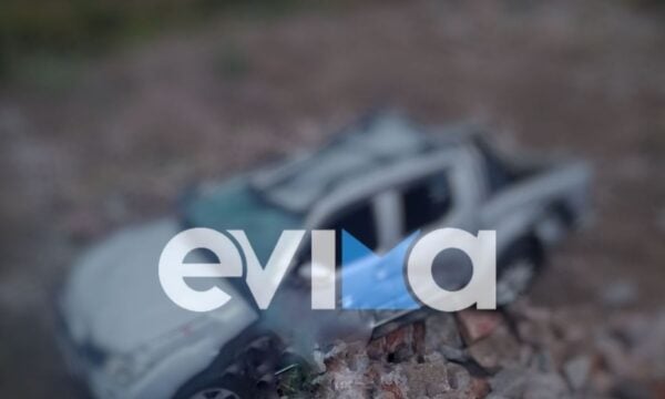 Εύβοια: Οδηγός απεγκλωβίστηκε από αγροτικό που έπεσε σε γκρεμό 15 μέτρων