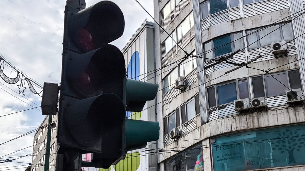 Χωρίς φανάρια στη Μεσογείων, την Κηφισίας και κεντρικούς δρόμους στην Αθήνα – Έπεσε η τάση του ρεύματος 2 Χωρίς φανάρια στη Μεσογείων, την Κηφισίας και κεντρικούς δρόμους στην Αθήνα – Έπεσε η τάση του ρεύματος
