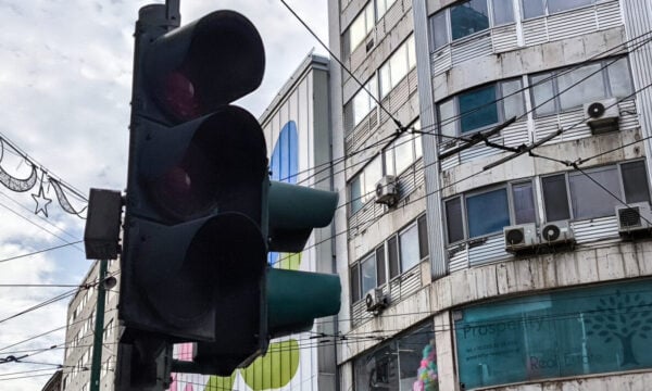 Χωρίς φανάρια στη Μεσογείων, την Κηφισίας και κεντρικούς δρόμους στην Αθήνα – Έπεσε η τάση του ρεύματος