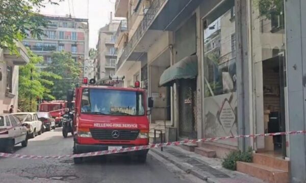 Φωτιά σε διαμέρισμα στον Γκύζη – Έκλεισε η οδός Βραΐλα