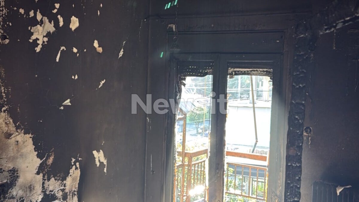 Νέα Ιωνία: Η πολυκατοικία μετά τη φωτιά και οι εικόνες καταστροφής – Βίντεο δείχνει φλόγες να βγαίνουν από διαμερίσματα 2 Νέα Ιωνία: Η πολυκατοικία μετά τη φωτιά και οι εικόνες καταστροφής – Βίντεο δείχνει φλόγες να βγαίνουν από διαμερίσματα