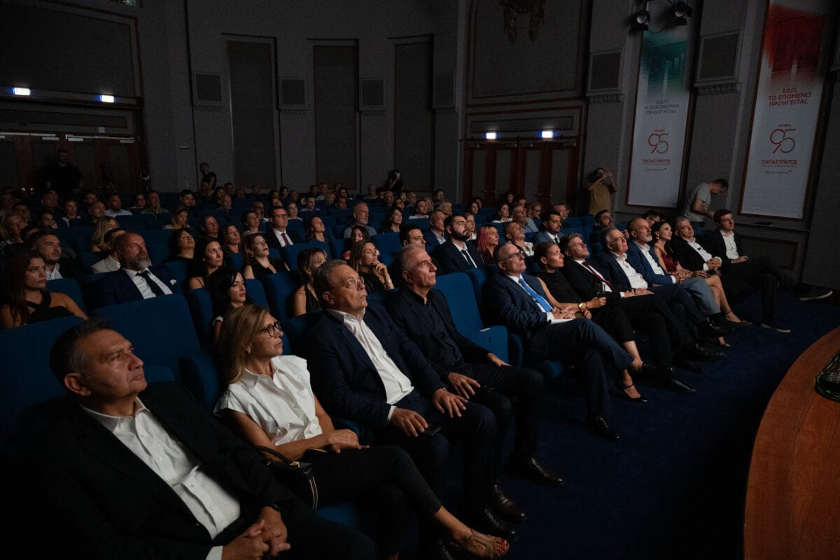 95 χρόνια Παπαστράτος: Μια ιστορία σχεδόν ενός αιώνα μέσα από τα μάτια των ανθρώπων της 12 95 χρόνια Παπαστράτος: Μια ιστορία σχεδόν ενός αιώνα μέσα από τα μάτια των ανθρώπων της