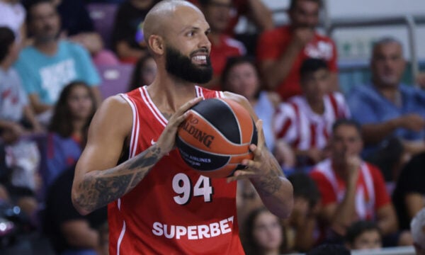 Ολυμπιακός – Φενερμπαχτσέ 82-77: Οι ερυθρόλευκοι πήραν το φιλικό ντέρμπι στο Ηράκλειο και προκρίθηκαν στον τελικό του τουρνουά